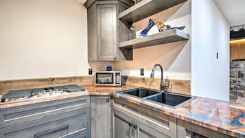 Réfrigérateur, micro-ondes, four, lave-vaisselle