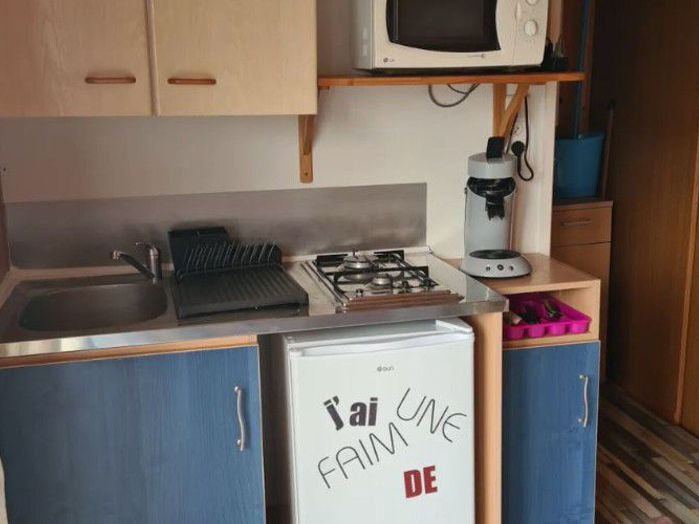 Fridge, microwave