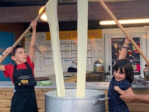 Children’s area - Cozy mobile home with terrace at Naucelle campsite (Naucelle)