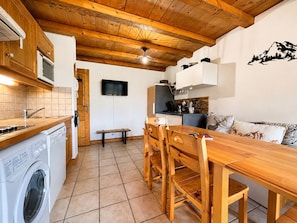 Fridge, microwave, dishwasher, coffee/tea maker - Cozy apartment with mountain balcony for 6/7 people (Crest-Voland)