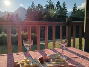 Outdoor dining - Cozy apartment with mountain balcony for 6/7 people (Crest-Voland)