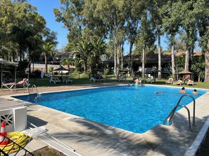 Pool - Stunning 2 bedroom Apartmento Rene, Puerto Banus, Marbella.
Swimming pool (Marbella)