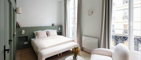 4 bedrooms, desk, iron/ironing board, free WiFi