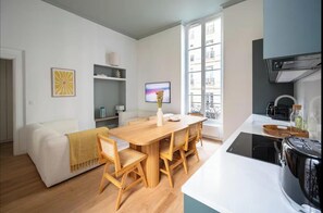 Fridge, microwave, oven, dishwasher - A UNIQUE, ARCHITECT-DESIGNED NESTLED IN THE VIBRANT MARAIS – RUE NOTRE DAME (Paris)
