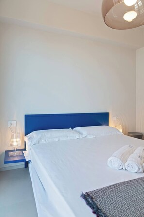 2 bedrooms, bed sheets