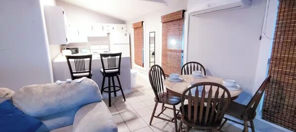 Living area - 2-bedroom apartment in superb South Padre Island with AC (South Padre Island)