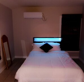 2 bedrooms, Internet, bed sheets - 2-bedroom apartment in superb South Padre Island with AC (South Padre Island)