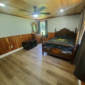 3 bedrooms, bed sheets
