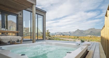 Stunning Lofoten Lodge with Views & Jacuzzi