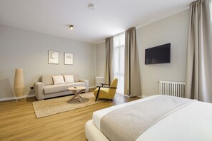 Standard Studio, 1 Queen Bed with Sofa bed | Iron/ironing board, free WiFi