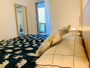 2 bedrooms, WiFi, bed sheets