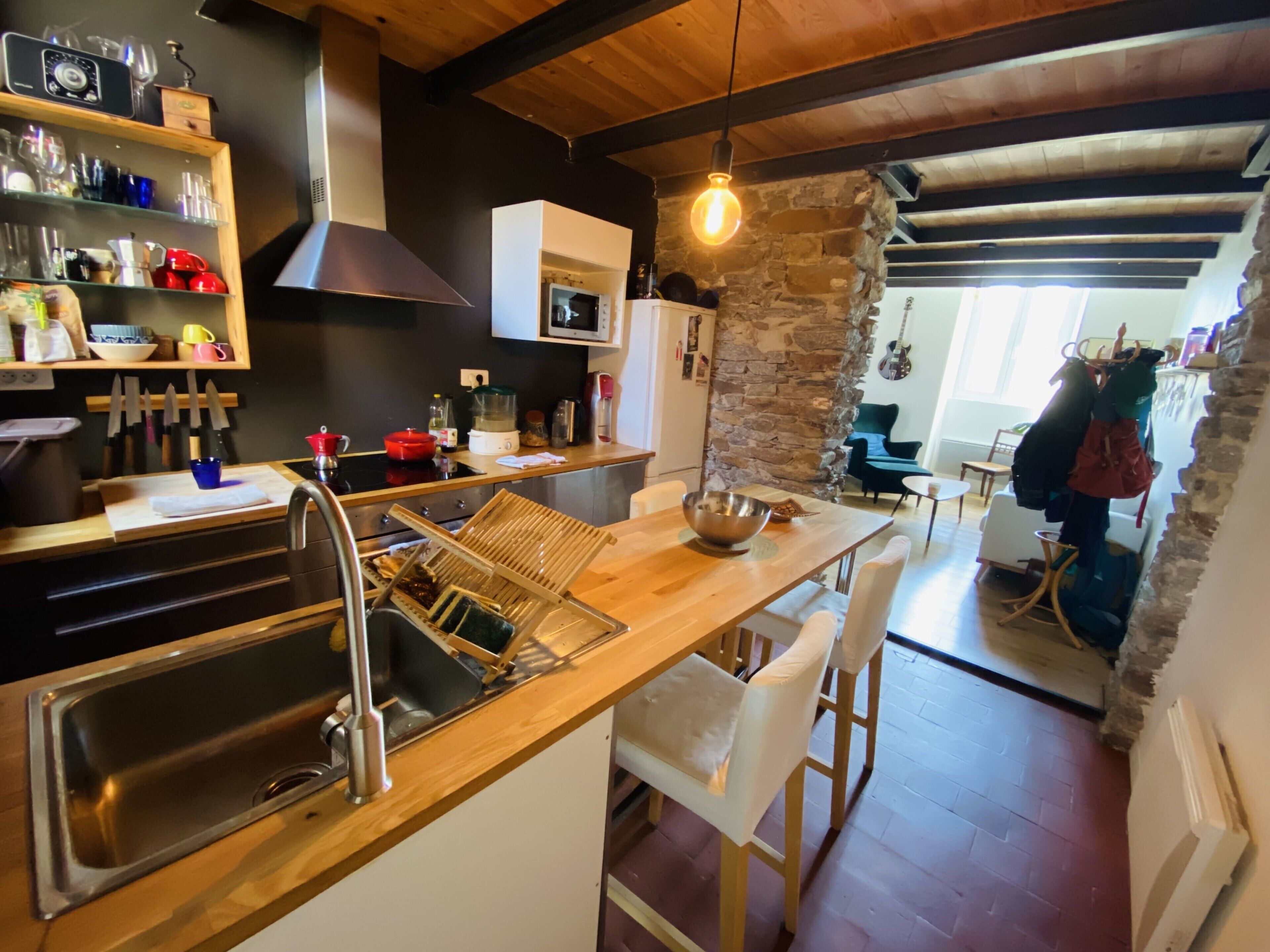 Kühlschrank, Mikrowelle, Ofen, Wasserkocher mit Kaffee-/Teezubehör