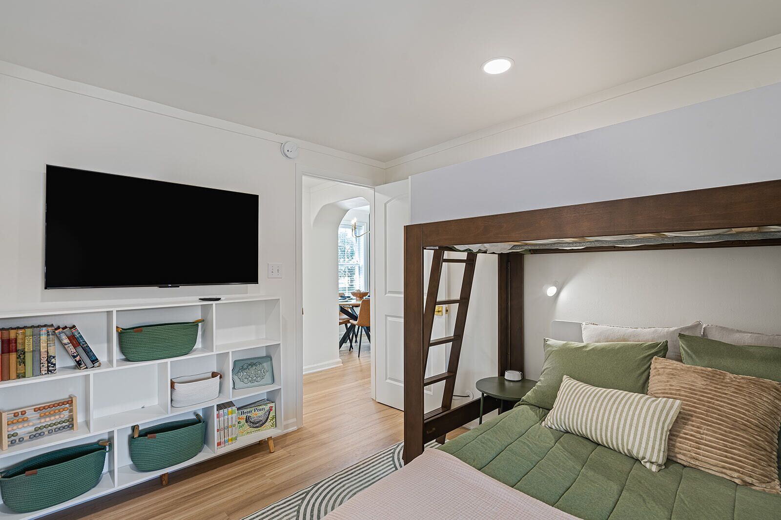 3 bedrooms, iron/ironing board, travel cot, free WiFi