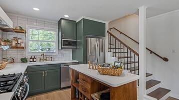 Refrigerador, microondas, horno y parrilla de estufa