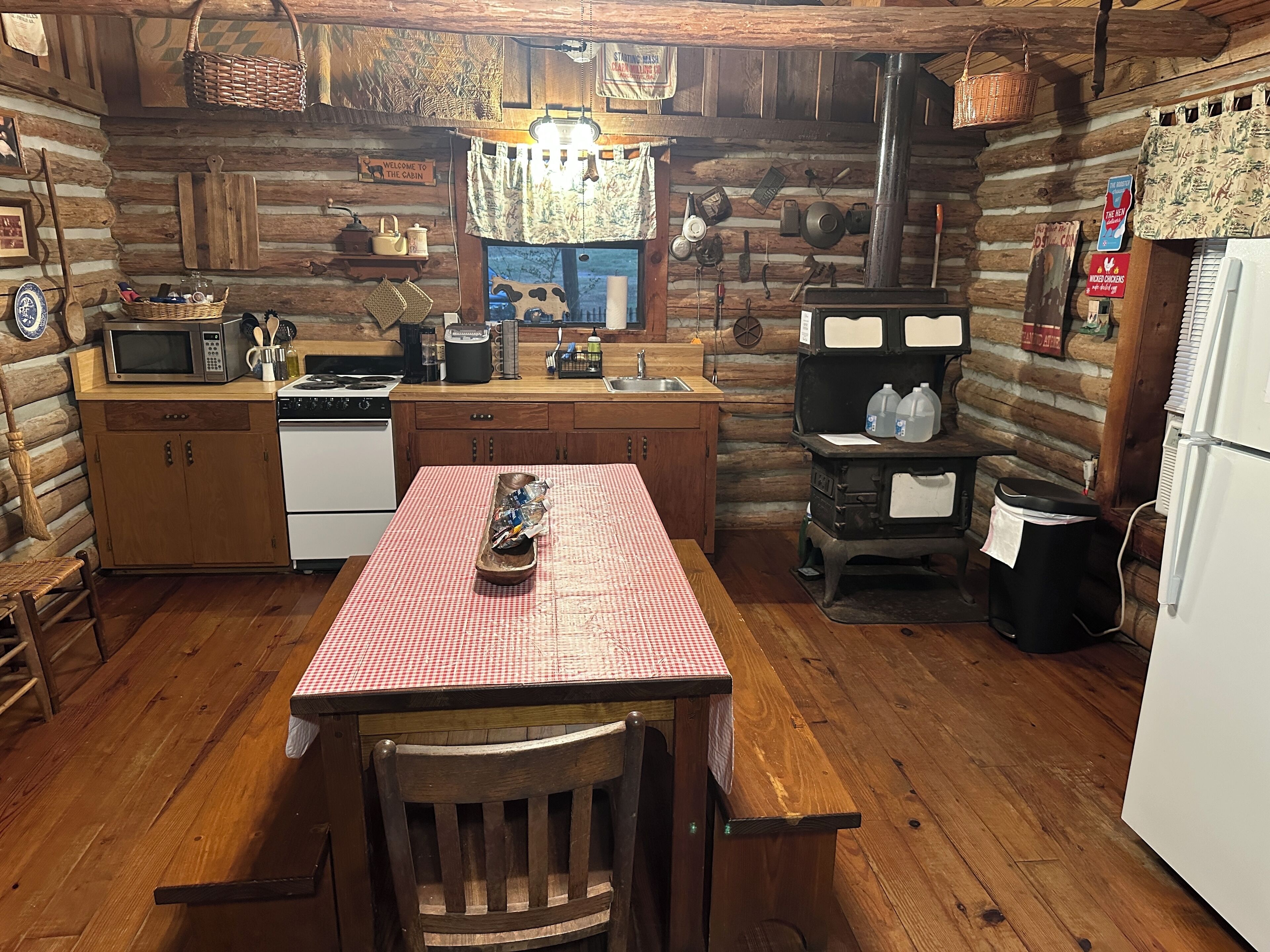 Frigorífic, microones, forn i placa de cuina 