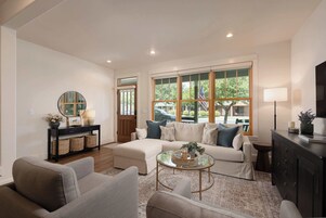 House, Multiple Beds, Patio, Mountain View (Cascade Cottage) | Living area | 42-inch flat-screen TV with digital channels, fireplace