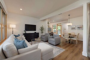 House, Multiple Beds, Patio, Mountain View (Cascade Cottage) | Living area | 42-inch flat-screen TV with digital channels, fireplace