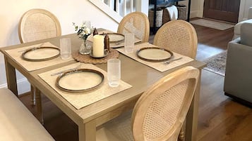 House, Multiple Beds, Patio, Mountain View (Cascade Cottage) | Dining