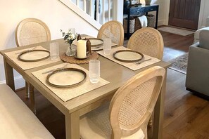 House, Multiple Beds, Patio, Mountain View (Cascade Cottage) | Dining