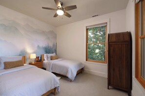 House, Multiple Beds, Patio, Mountain View (Cascade Cottage) | 3 bedrooms, individually decorated, individually furnished, bed sheets
