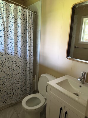 Pyyhkeet, saippua, vessapaperi