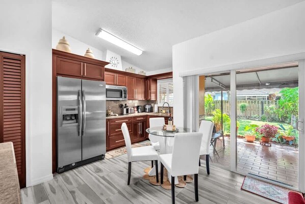 Fridge, microwave, stovetop, dishwasher