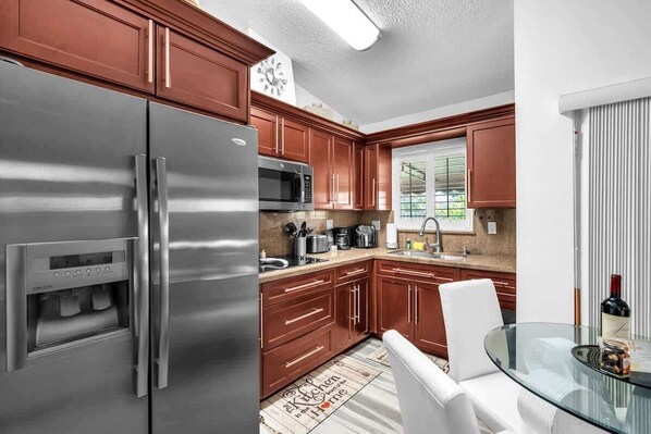 Fridge, microwave, stovetop, dishwasher