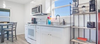 Fetching, cozy home, Sleeps 4! Pet&kid friendly!