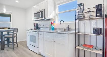 Fetching, cozy home, Sleeps 4! Pet&kid friendly!