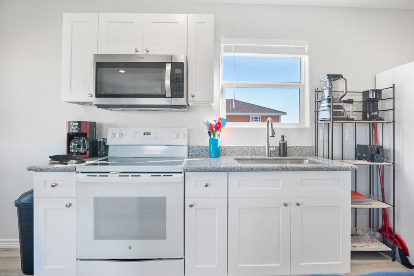 冰箱、微波炉、烤箱、炉灶