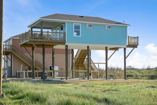 Fetching, cozy home, Sleeps 4! Pet&kid friendly!