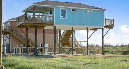 Fetching, cozy home, Sleeps 4! Pet&kid friendly!