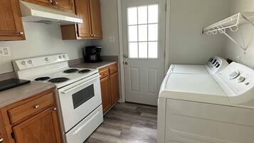 Micro-ondes, four, plaque de cuisson