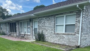 A two-story brick building with a covered patio area and outdoor seating. - 2 BR 1 BA Near Marshwalk, pet friendly, NO stairs! (Murrells Inlet)