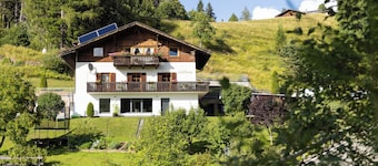 Panorama garden flat, 3-bedroom apartment near Obereggen