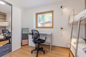3 Schlafzimmer, Zimmersafe, Schreibtisch, BĂŒgeleisen/BĂŒgelbrett