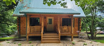 Cedar Cross Cabins 2 bed 2 bath log home. NEW build in Historic French Lick, IN