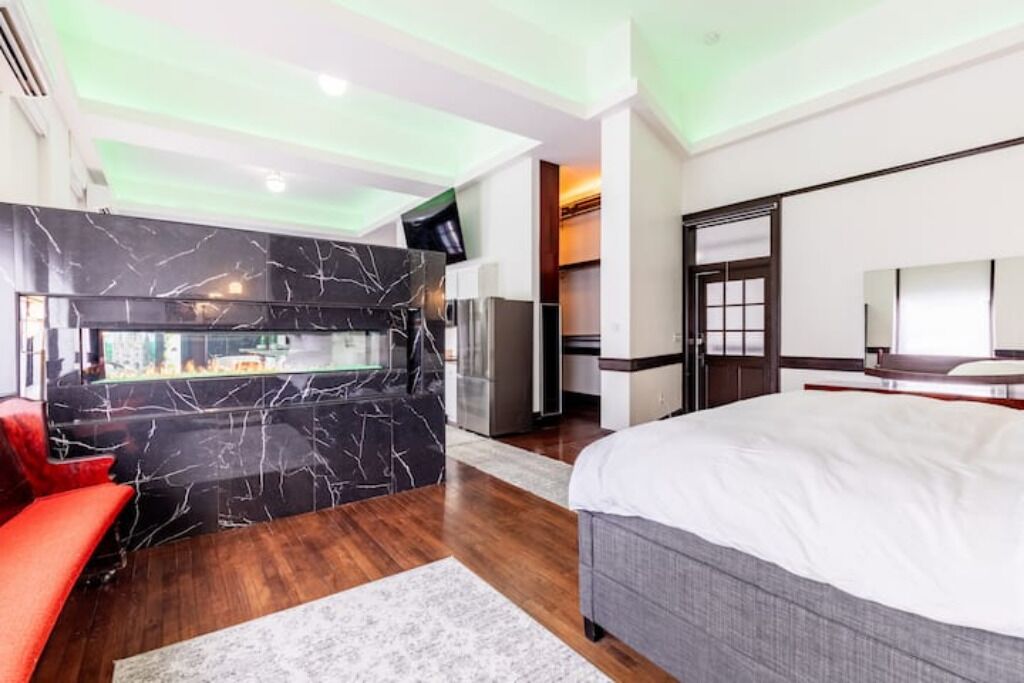 9 habitaciones, tabla de planchar con plancha, wifi y ropa de cama 