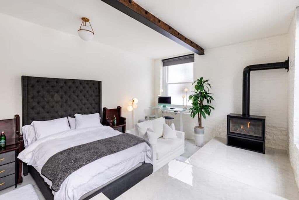 9 bedrooms, iron/ironing board, WiFi, bed sheets