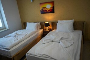 2 chambres, bureau, Wi-Fi gratuit, draps fournis