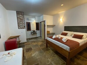 Comfort Triple Room, Pool View | Desk, laptop workspace, soundproofing, free WiFi