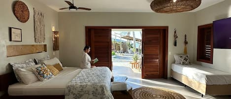 Ropa de cama de alta calidad, minibar y escritorio