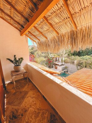 Classic Triple Room | Premium bedding, minibar, soundproofing, free WiFi - casa nossa prea (Cruz)