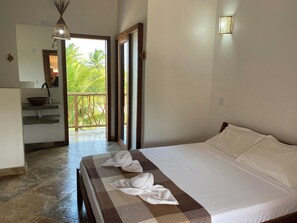 Comfort Triple Room, Pool View | Desk, laptop workspace, soundproofing, free WiFi