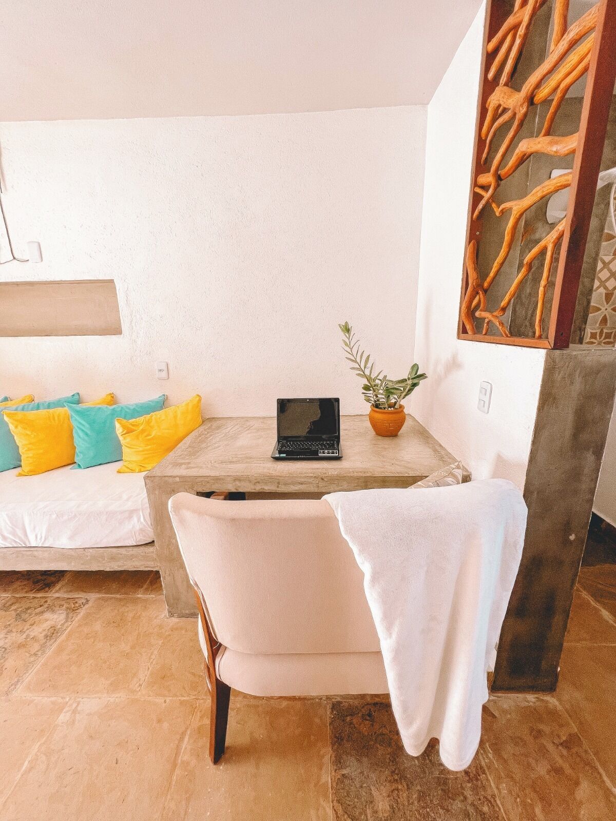 Phòng 3 tiện nghi đơn giản, quang cảnh hồ bơi | Bộ đồ giường cao cấp, minibar, phòng cách âm 