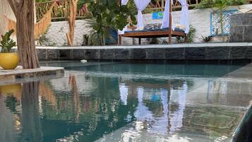 10 outdoor pools, open 9:30 AM to 9:30 PM, pool loungers
