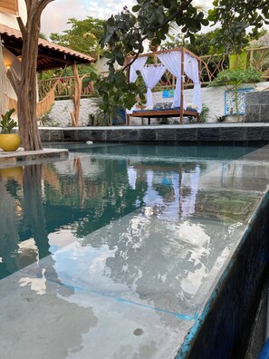 10 outdoor pools, open 9:30 AM to 9:30 PM, pool loungers