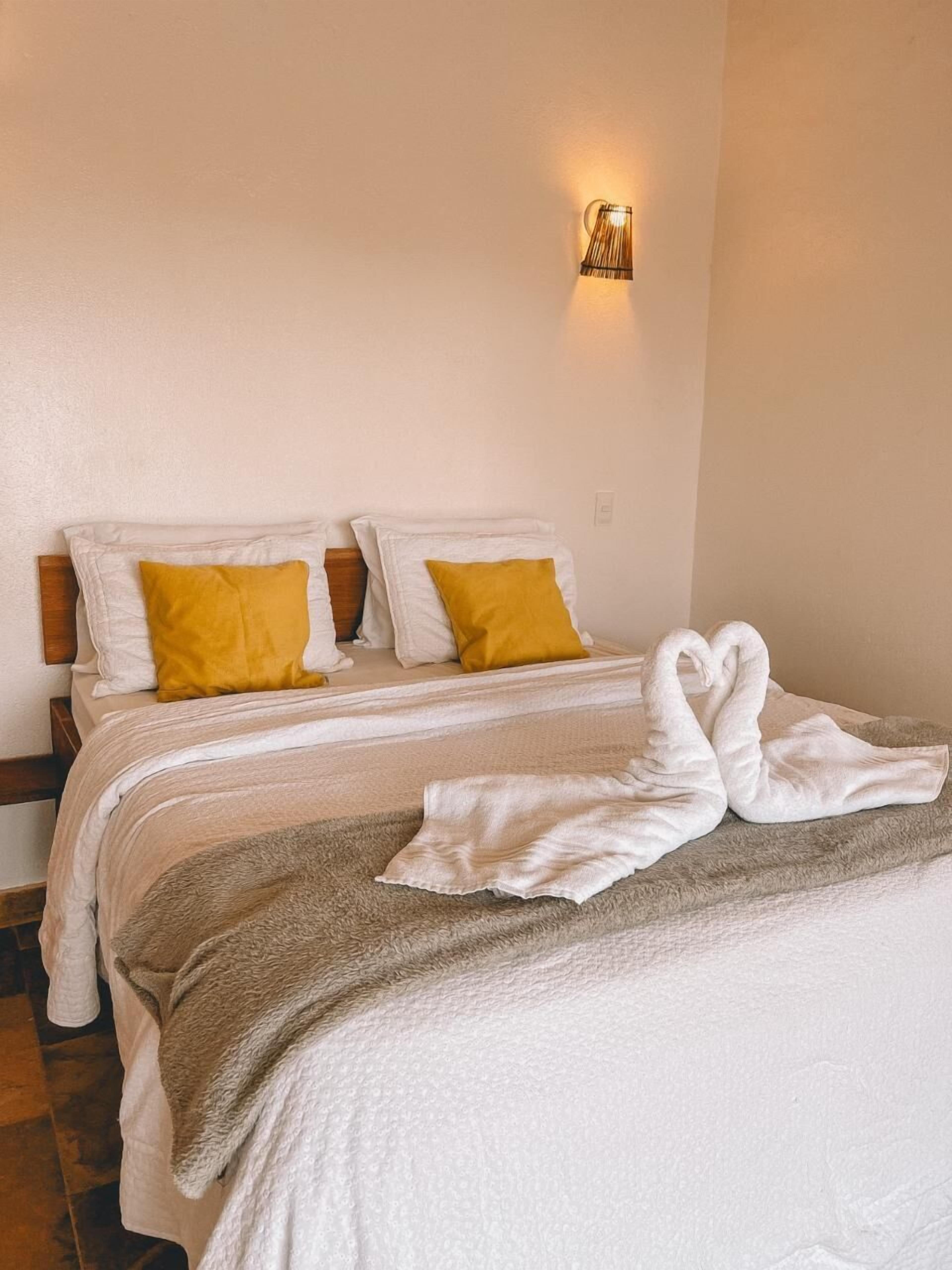 Ropa de cama de alta calidad, minibar y escritorio 