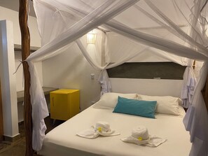 Desk, laptop workspace, soundproofing, free WiFi