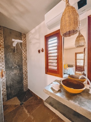 Comfort Triple Room, Pool View | Bathroom | Free toiletries, towels, soap, shampoo